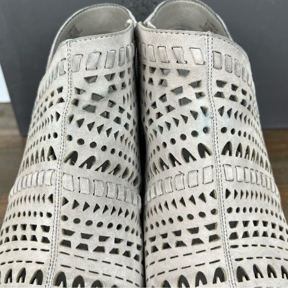 Vince Camuto Derechie Storm Grey Suede Heeled openBooties- Size 8.5 - Picture 4 of 6